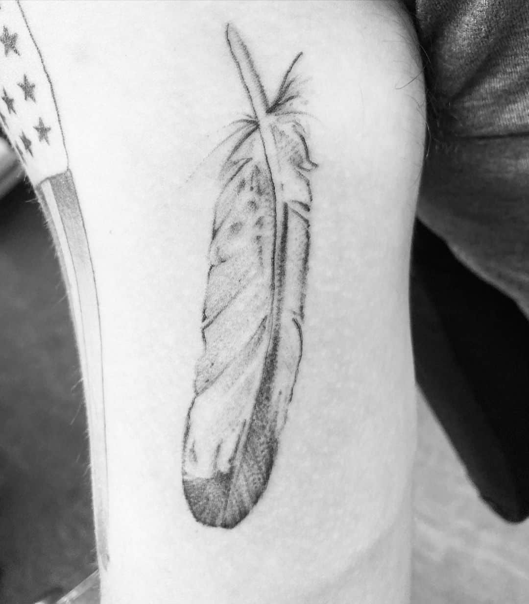 Tatuaje de pluma de águila 1