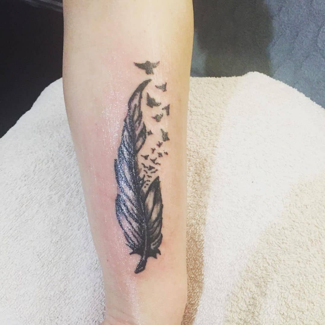 Tatuaje de pluma de nativo americano 1