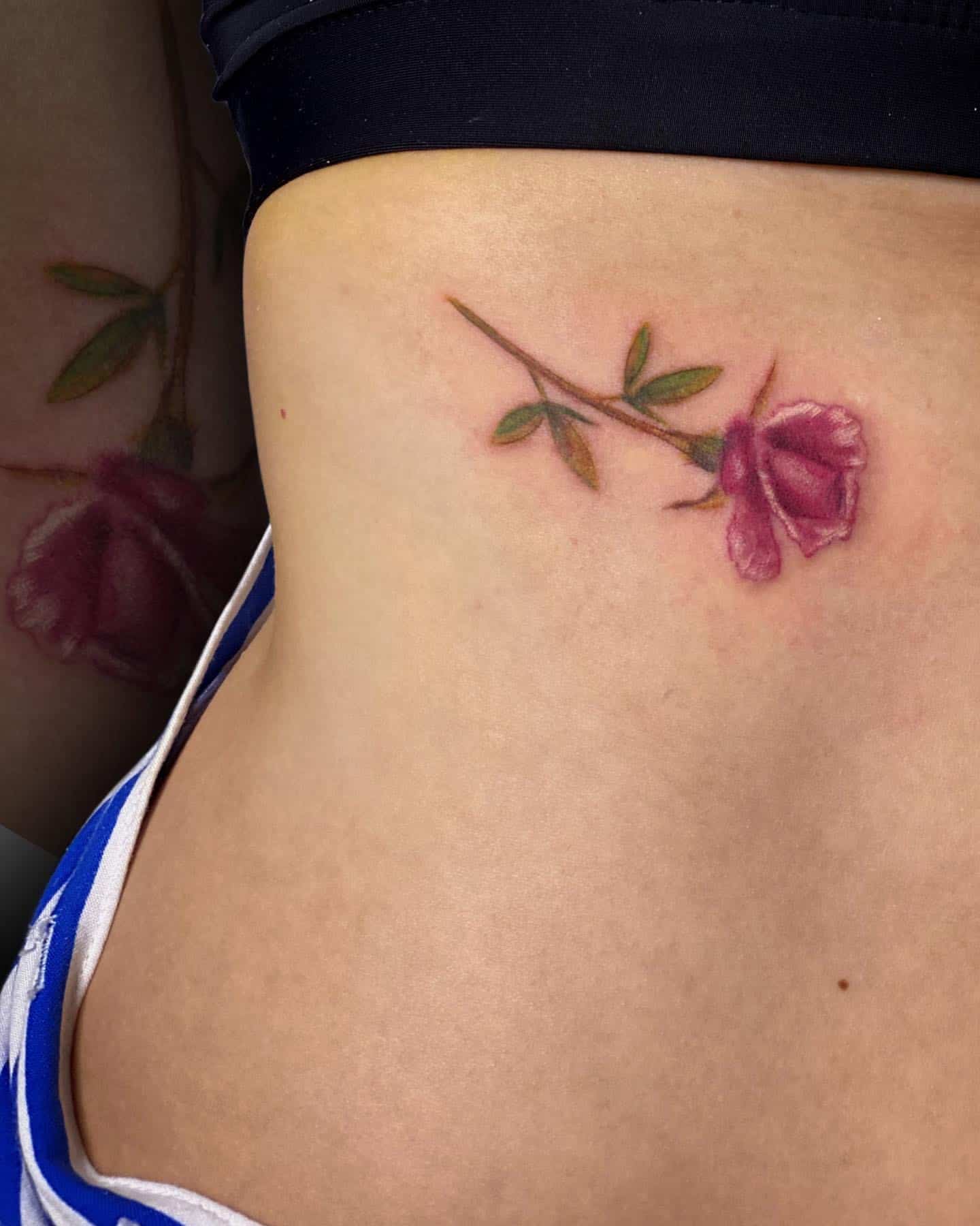 Tatuaje lateral de rosa 5