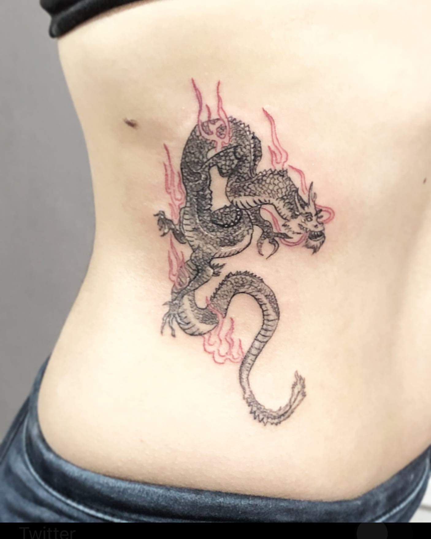 Dragón lateral tatuaje 2