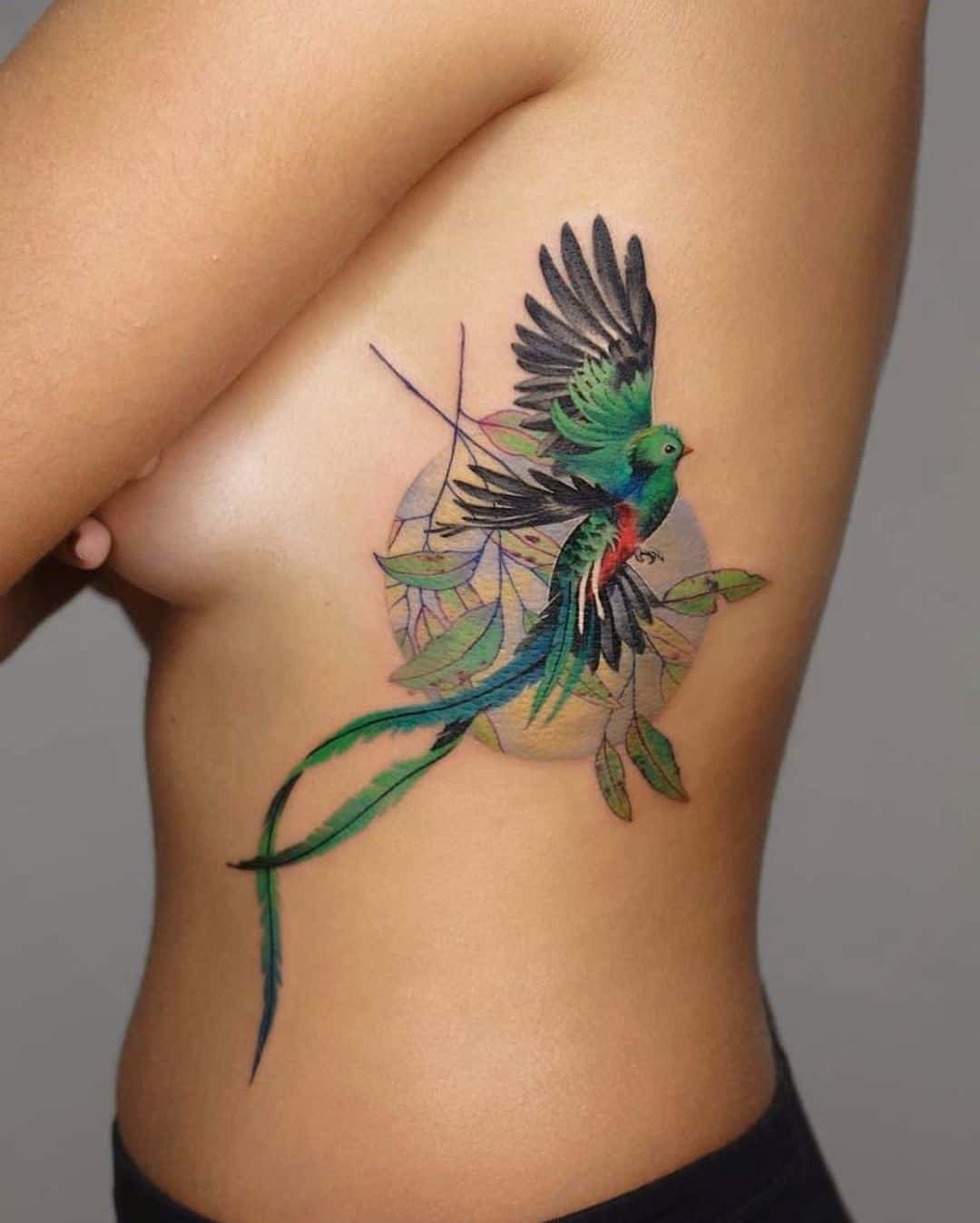 Tatuaje lateral de pájaro 4