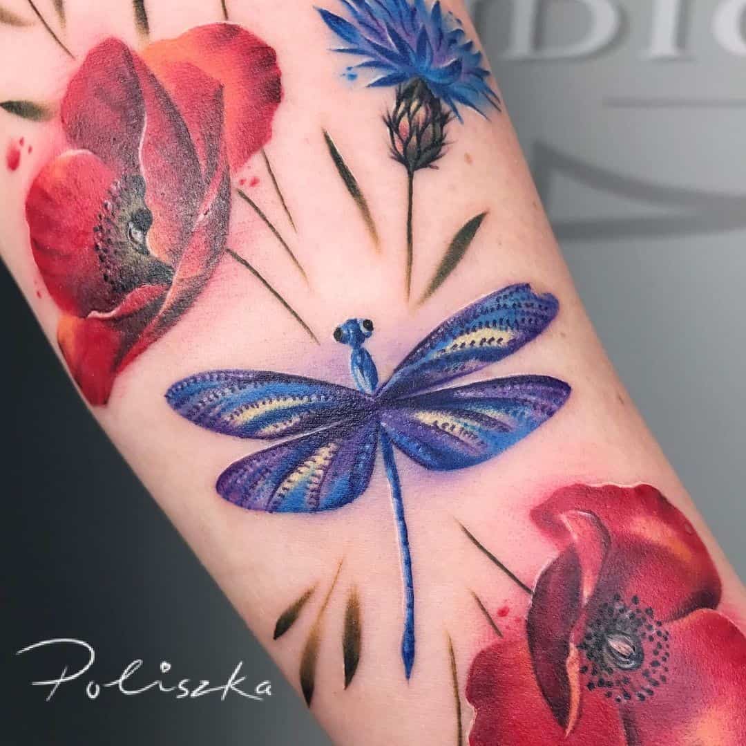 Idea brillante del tatuaje de la libélula