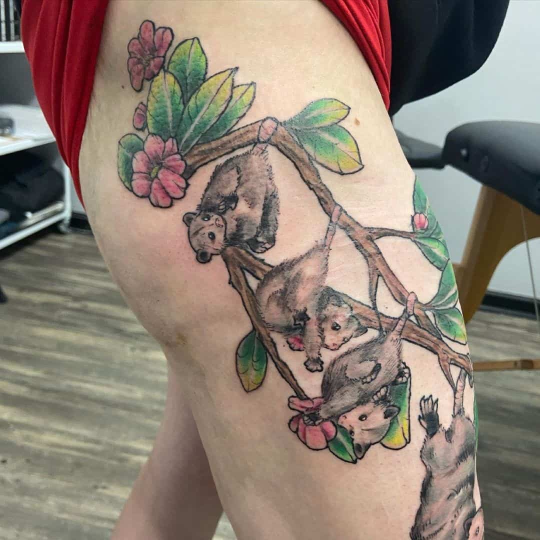 Tatuaje en la pierna con estampado animal