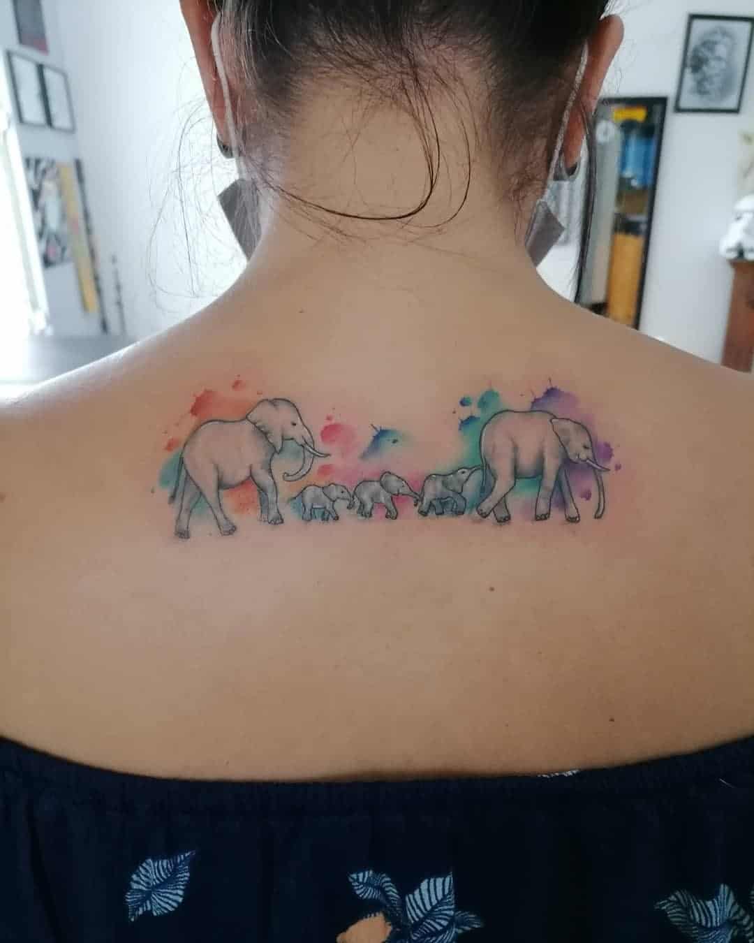 Espalda Idea de tatuaje de madre de 3 elefantes