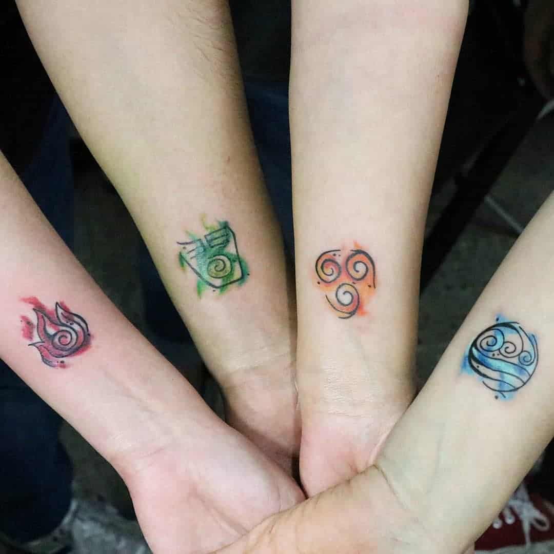 Tatuaje familiar a juego colorido y ruidoso 