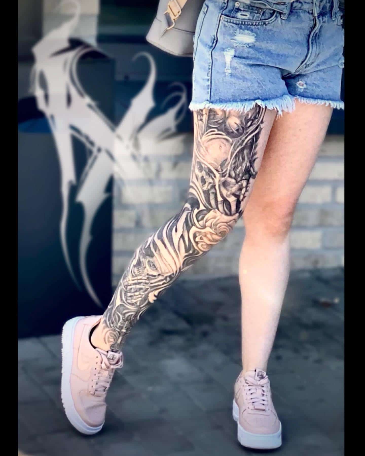 Tatuaje en la manga de la pierna 1