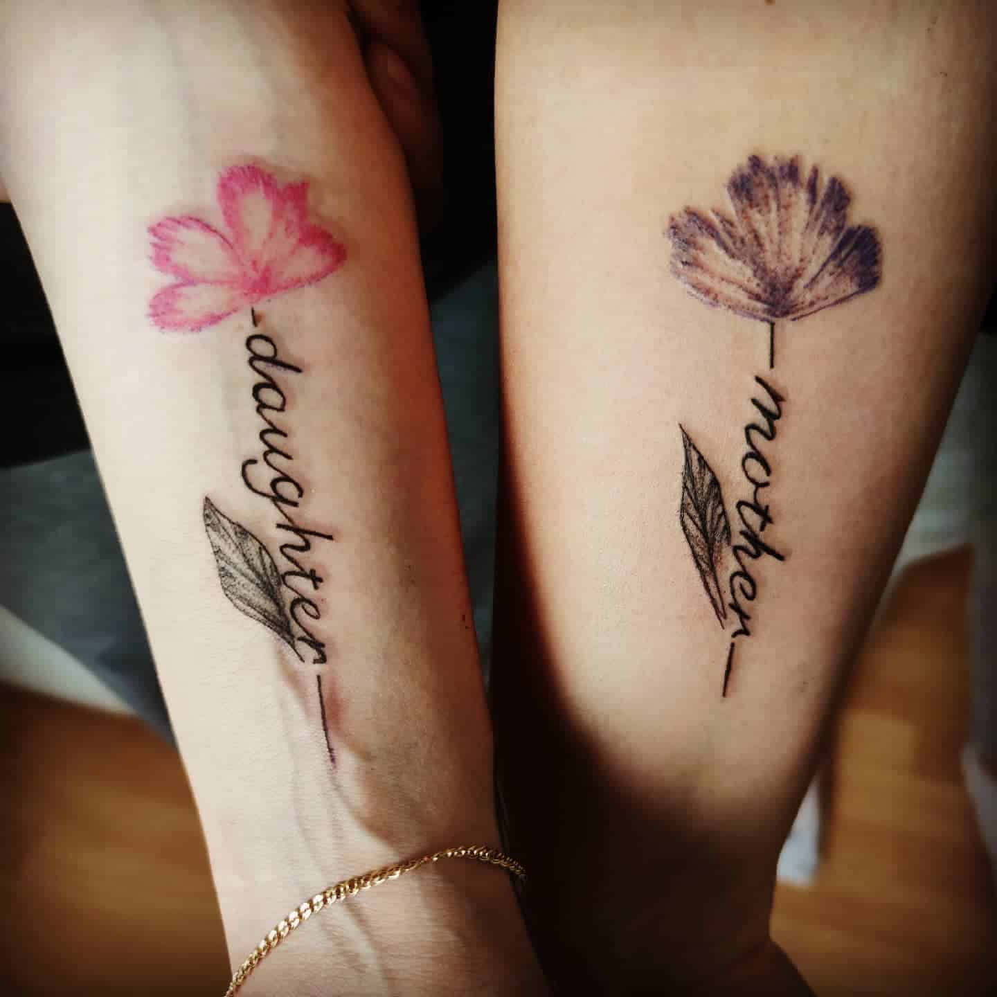 Tatuajes de flores a juego 1