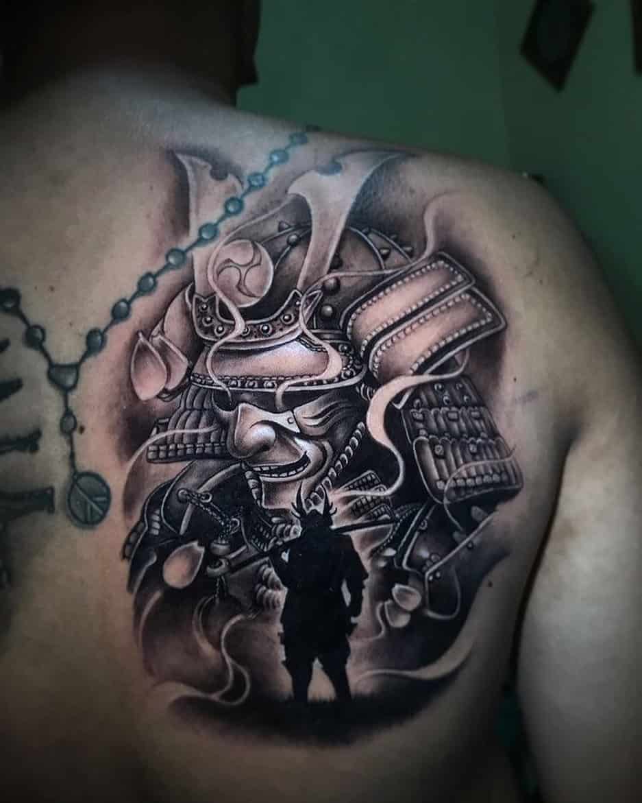 Tatuaje en la espalda, guerrero samurai