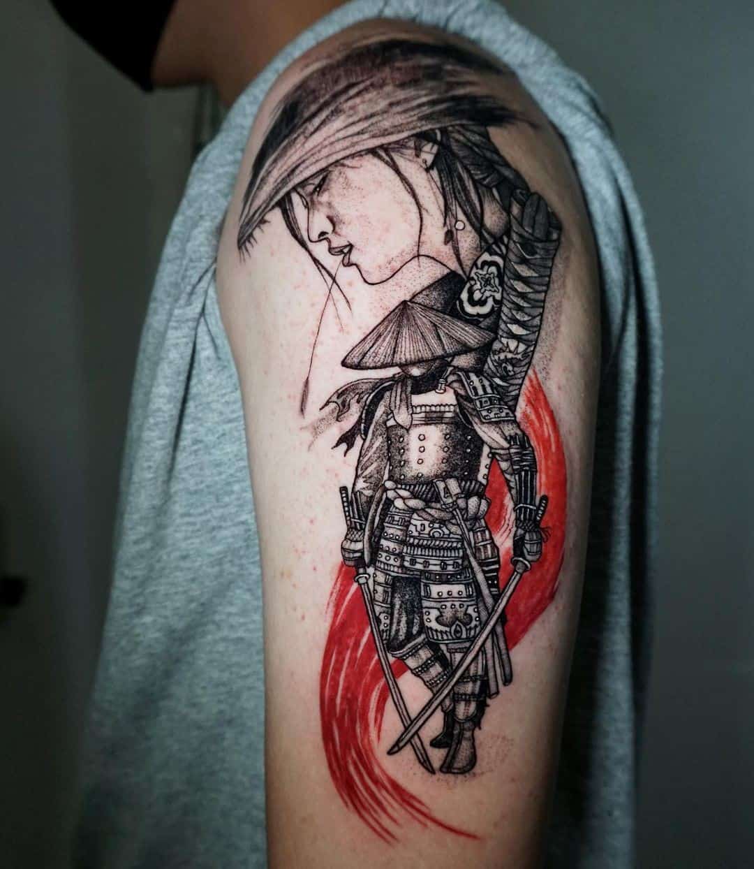 Tatuaje de manga samurai dramático y aterrador 