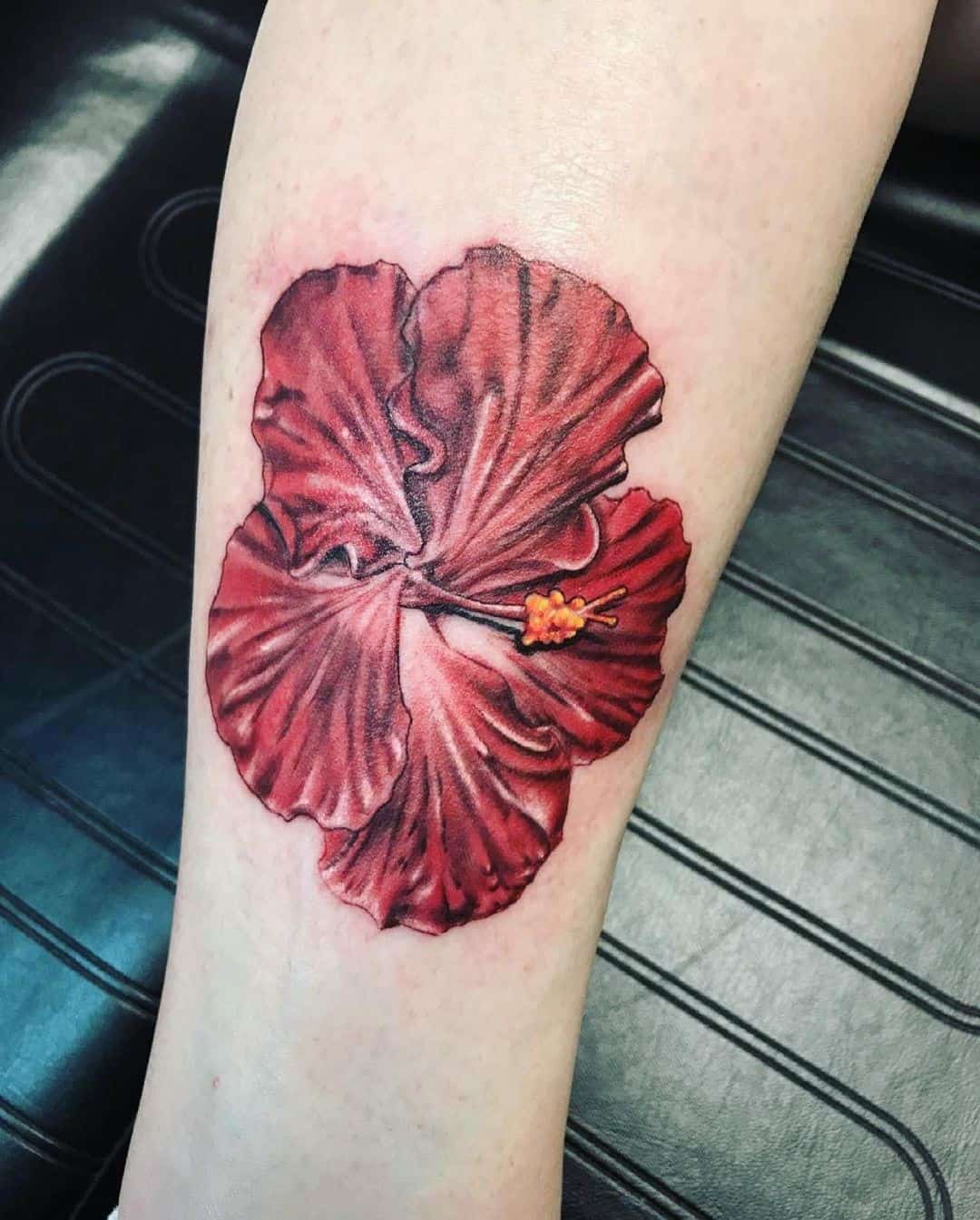 Tatuaje de flor de hibisco rojo