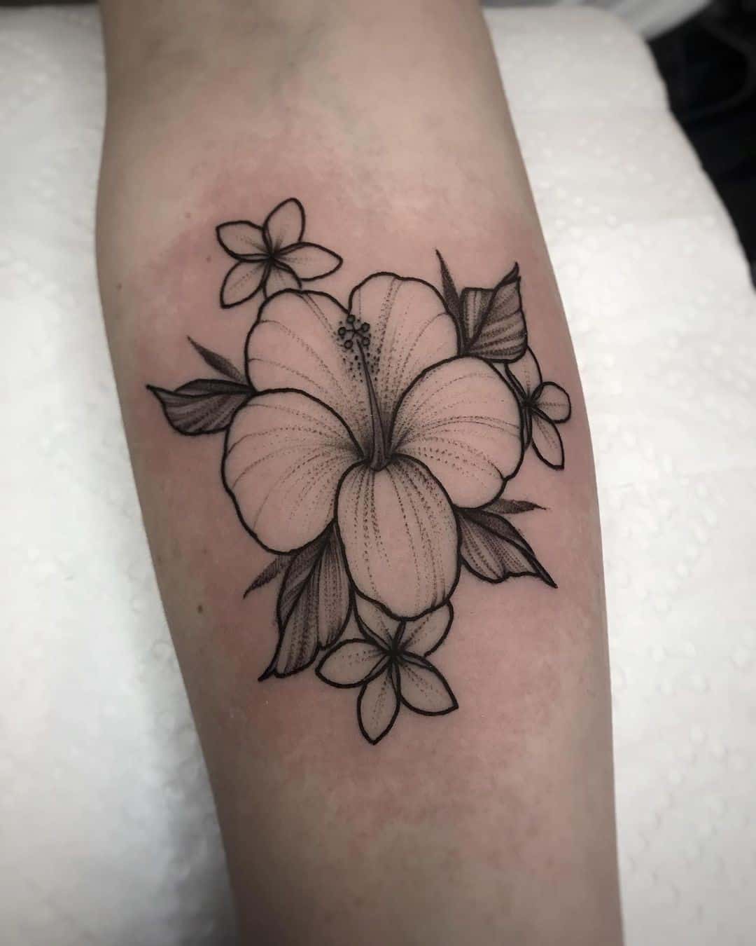 Diseño de tatuaje de flor de hibisco Creación de antebrazo pequeño 