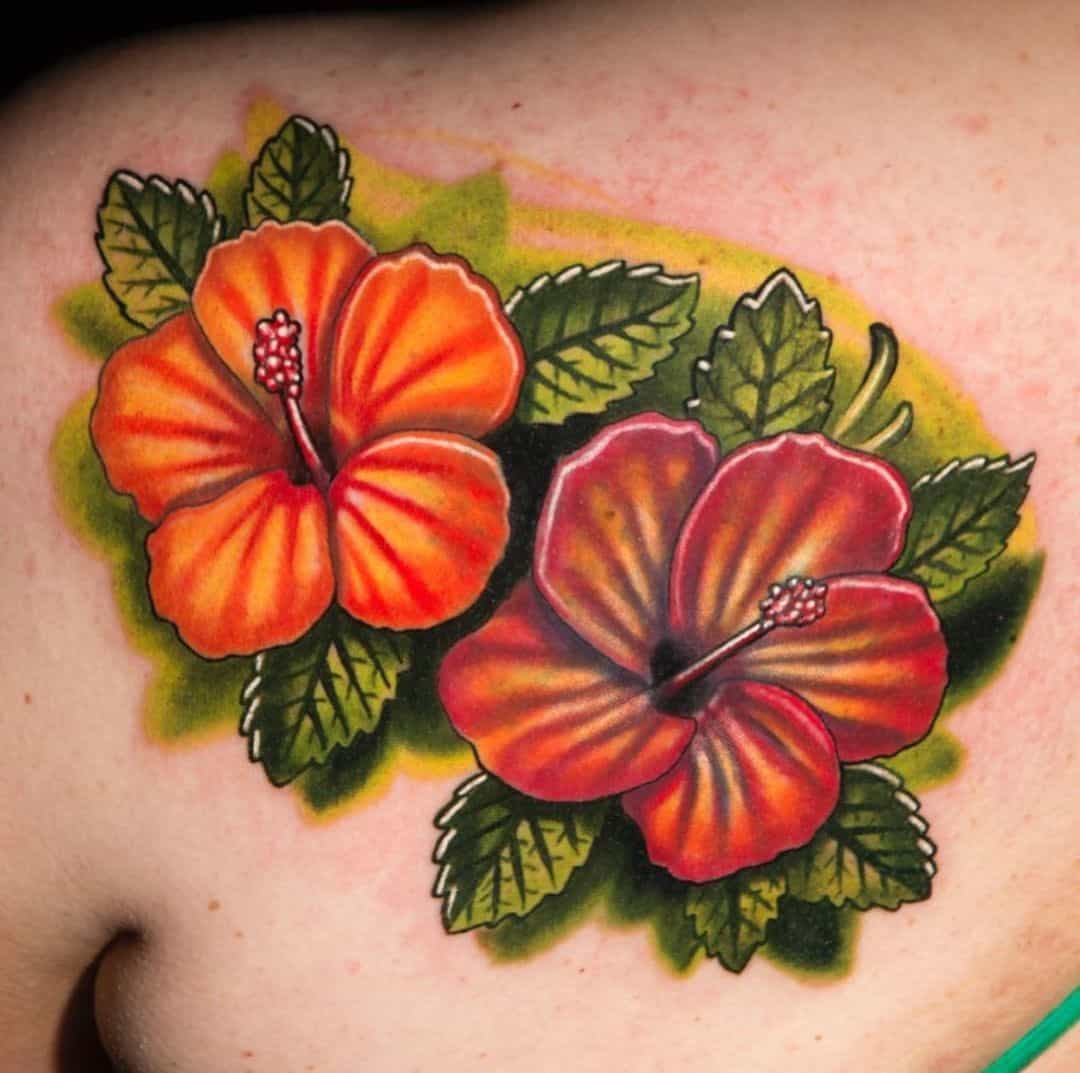 Tatuaje de flor de hibisco naranja y rojo