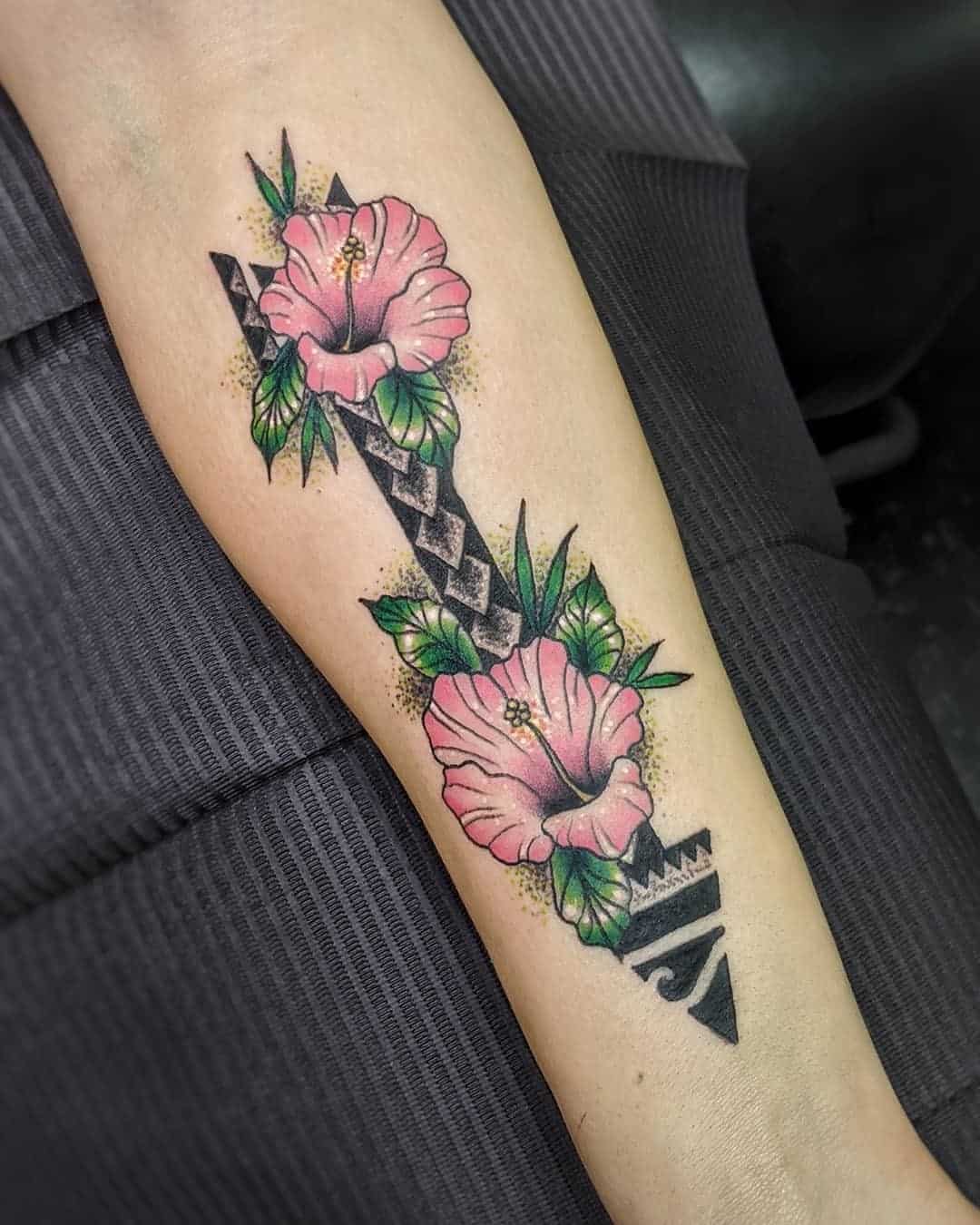 Idea de tatuaje de flor de hibisco Diseño rosa y negro