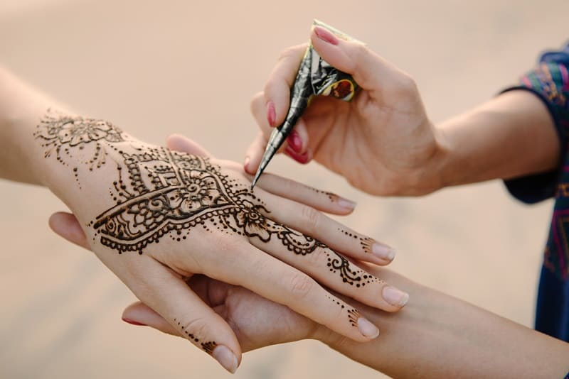 Un tatuaje temporal de henna
