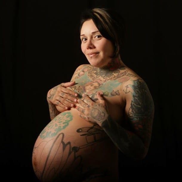 ¿Se estirarán los tatuajes del esternón durante el embarazo?