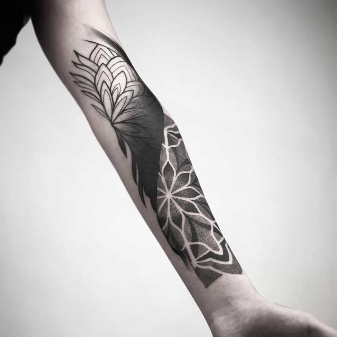 Tatuaje geométrico en el antebrazo 3