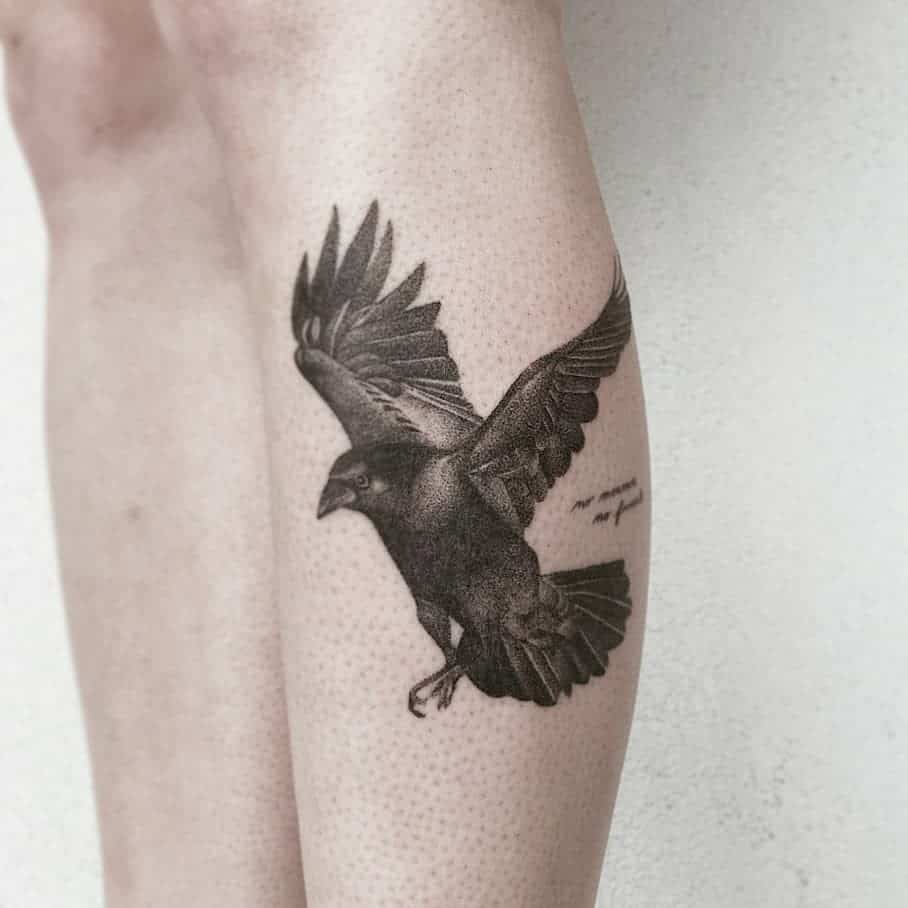 Ideas de tatuaje de pantorrilla pájaro estampado negro