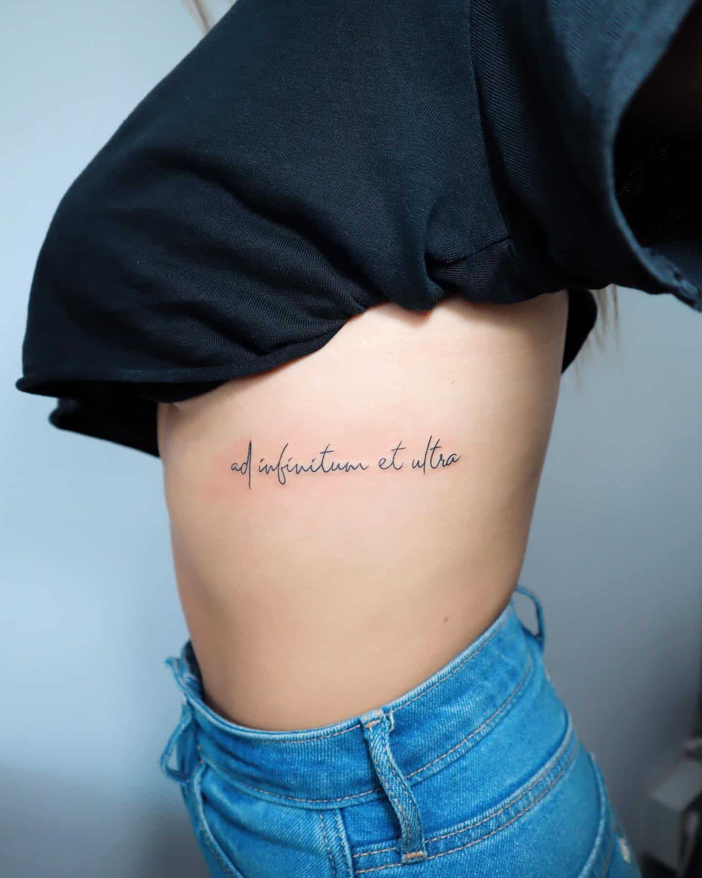 Tatuaje de cita de costilla