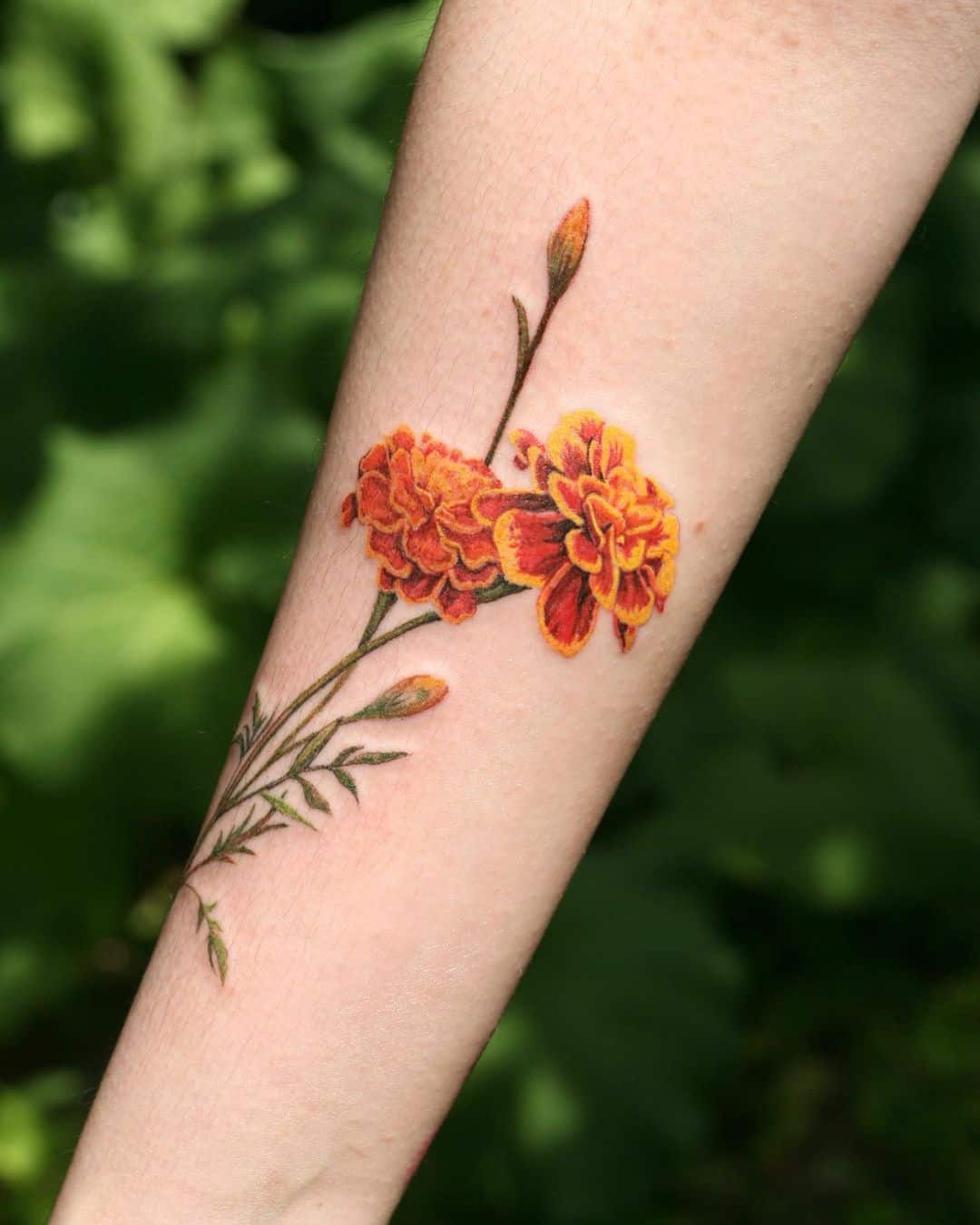 Tatuaje de flor botánica