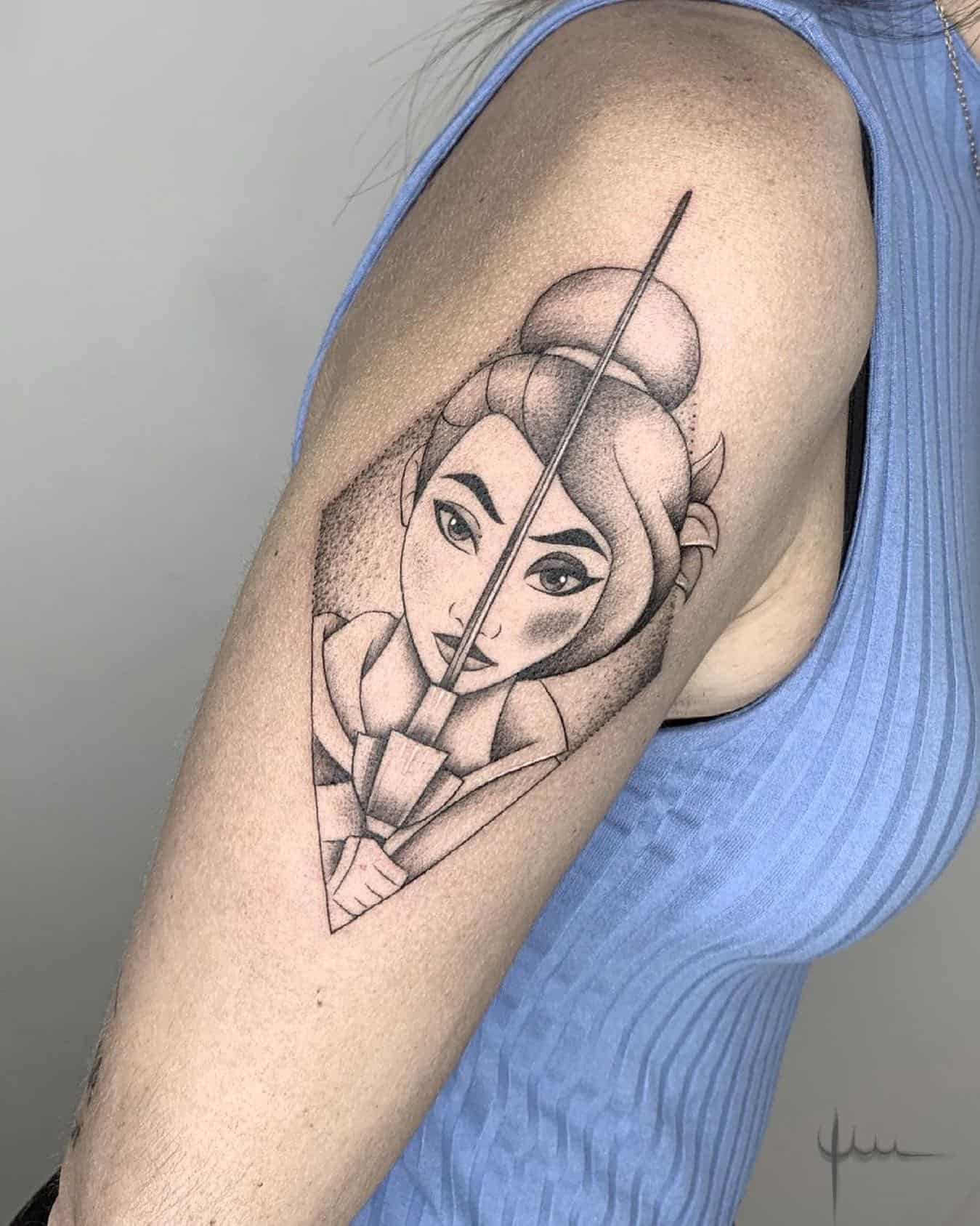 Tatuaje de personaje de héroe