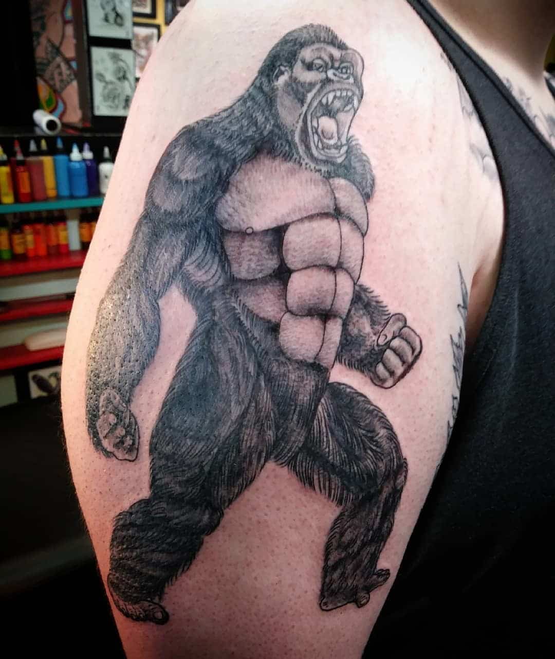 Impresión gigante del tatuaje de King Kong del hombro 