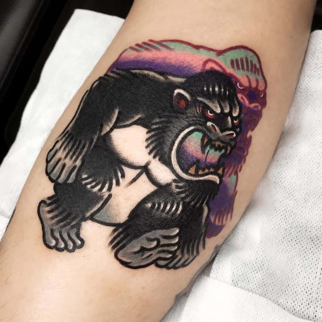 Pequeño y colorido tatuaje de King Kong