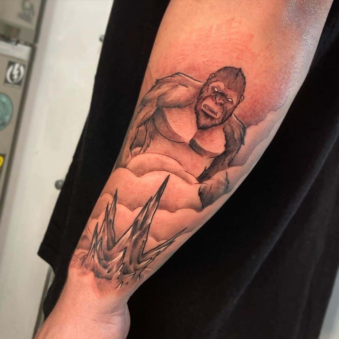 Tatuaje de King Kong en el antebrazo 