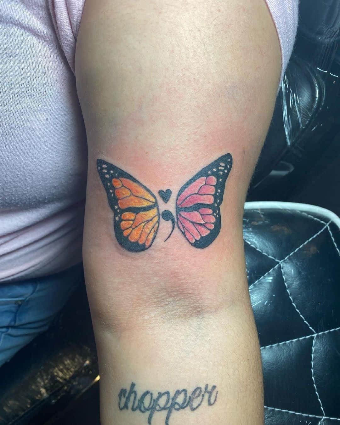 Mariposa colorida del tatuaje del punto y coma 2