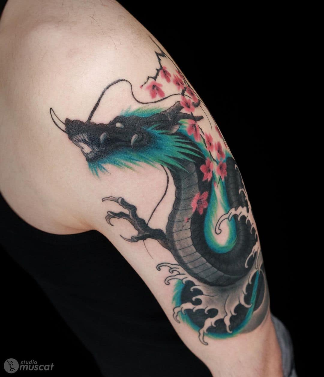 Tatuaje de flor y dragón japonés 2