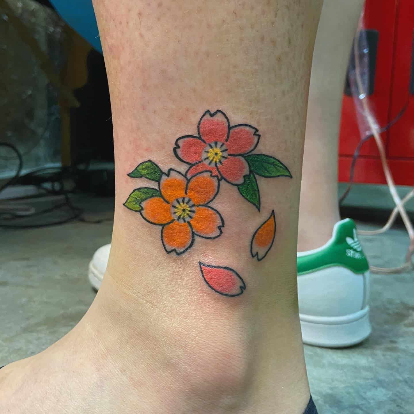 Pequeño tatuaje de flor japonesa 4