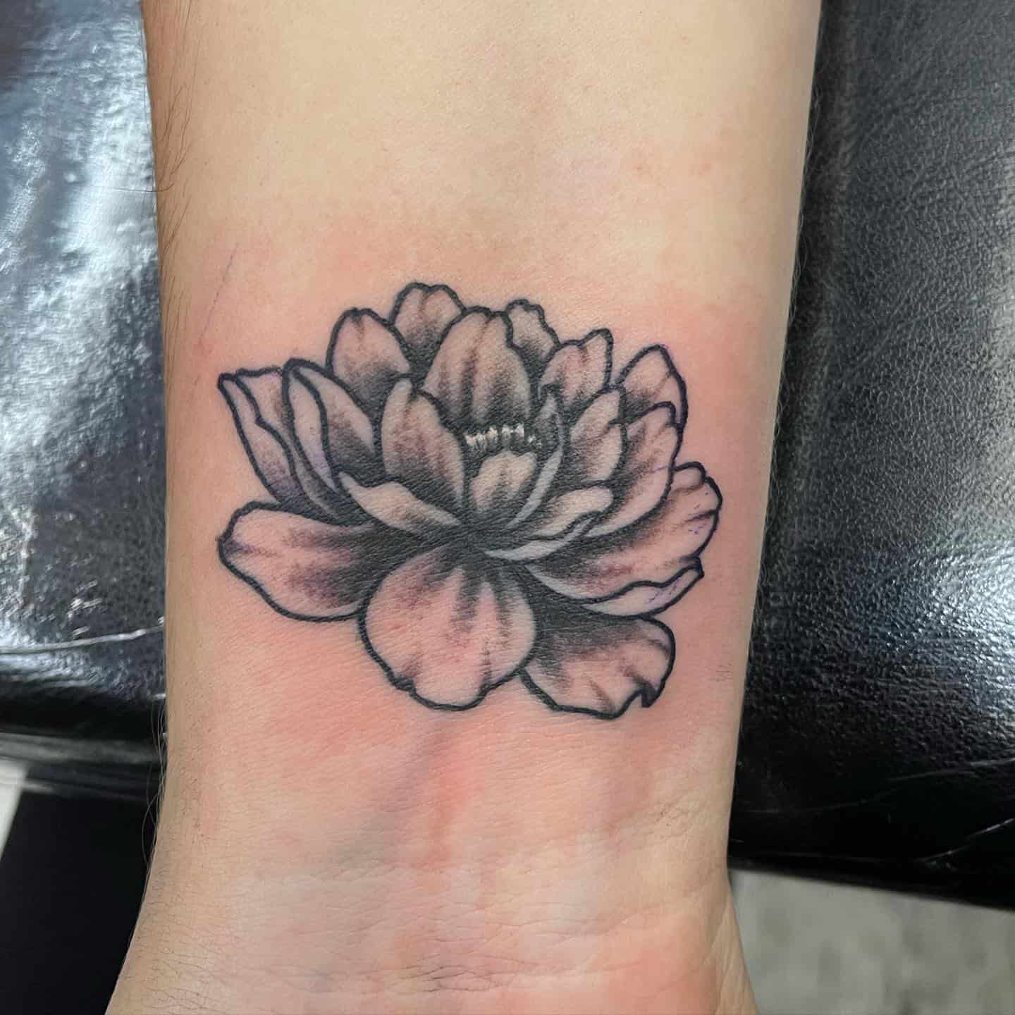 Pequeño tatuaje de flor japonesa 2