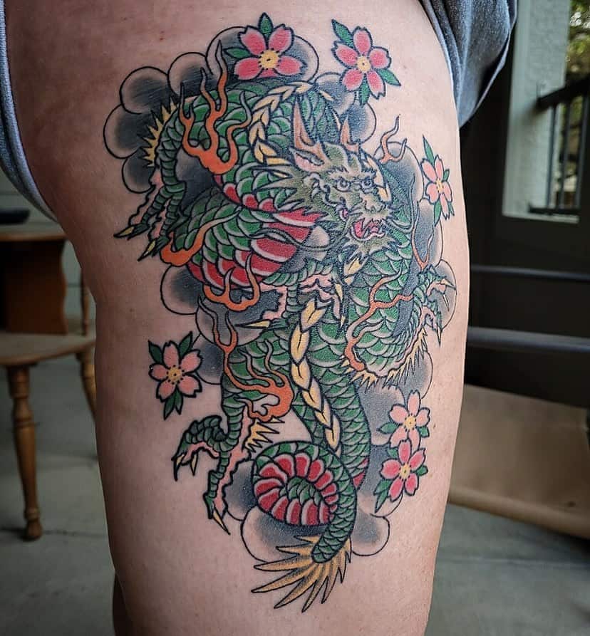 Tatuaje de flor y dragón japonés 5