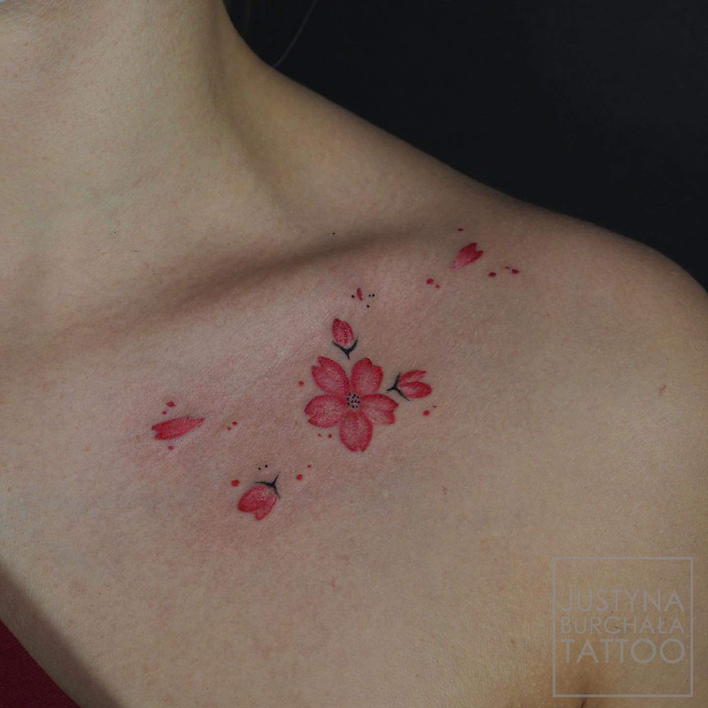 Pequeño tatuaje de flor japonesa 1