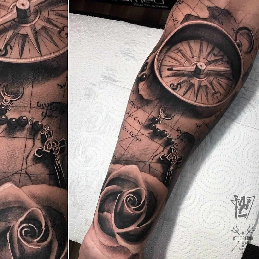 Ideas de tatuaje de brújula sobre el brazo
