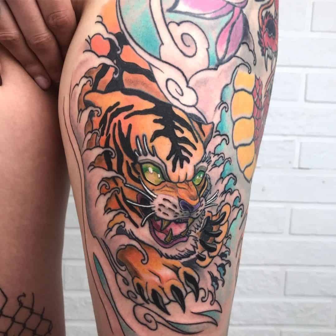 Tatuaje de tigre japonés en la pierna