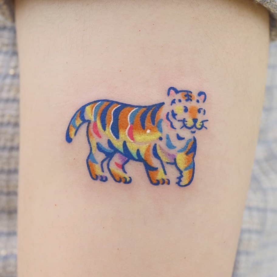 Tatuaje de tigre pequeña idea colorida 