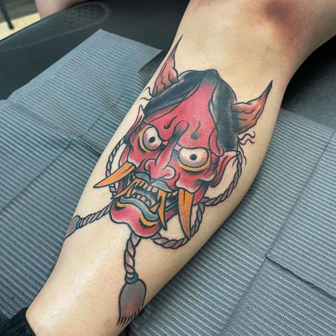 Dibujo de tatuaje de máscara de Oni rojo