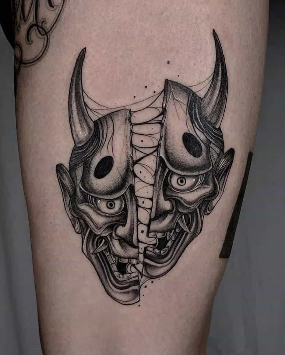 Impresión de tatuaje de máscara Oni de cara dividida