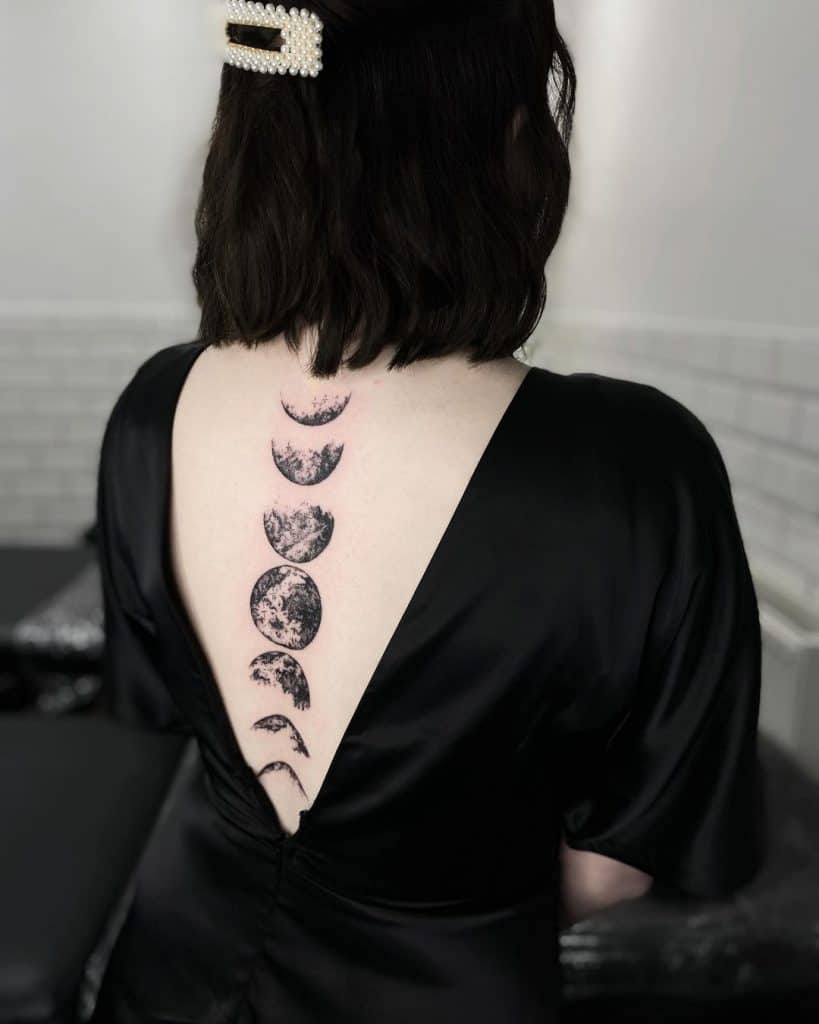 Tatuaje en la columna vertebral