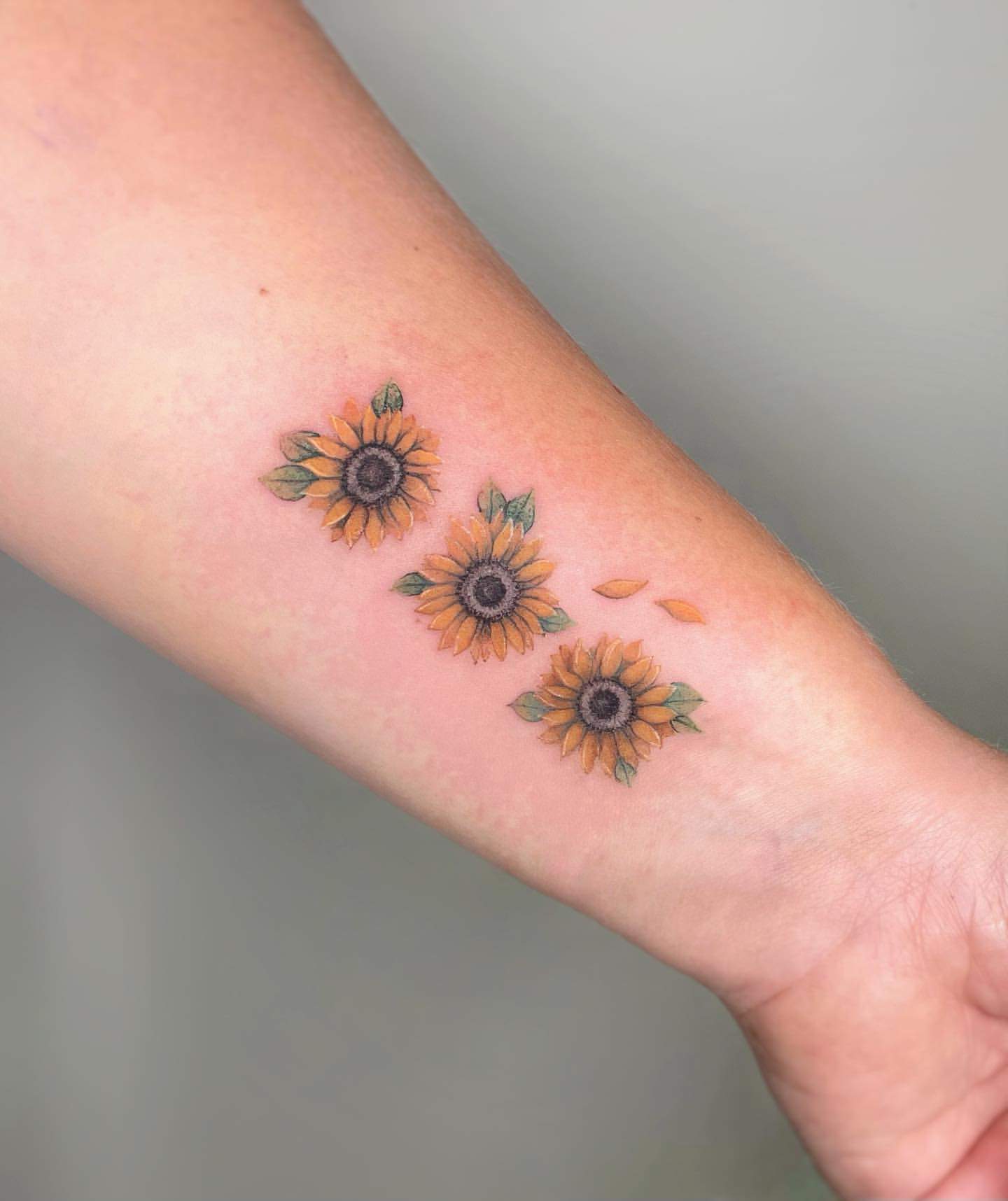 Tatuaje de acuarela de girasol 2