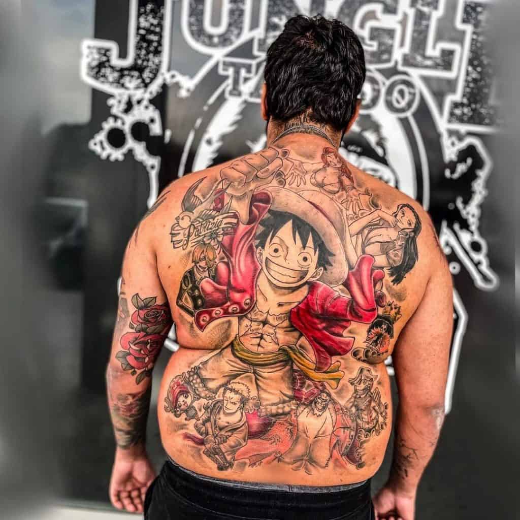 Tatuaje gigante en la espalda de una pieza 