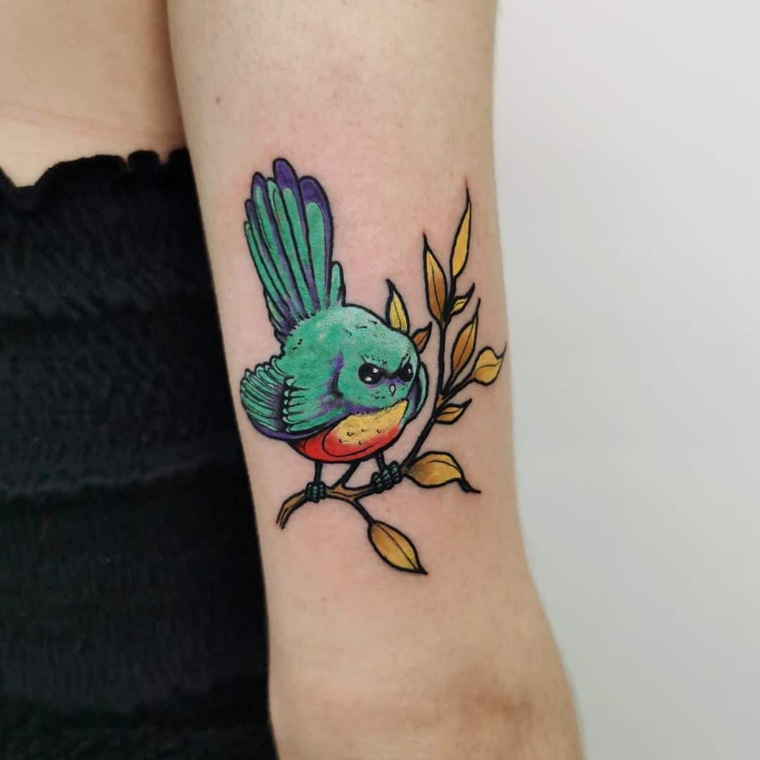 Tatuaje de pájaro de la nueva escuela 3