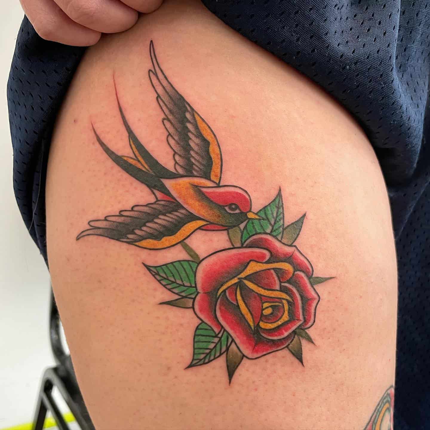 Tatuaje de pájaro tradicional 2