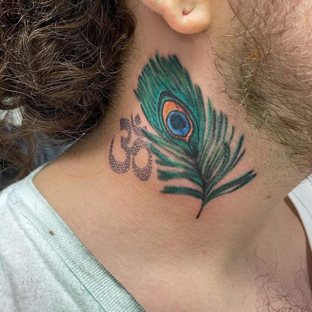 Tatuaje de pavo real de cuello artístico 