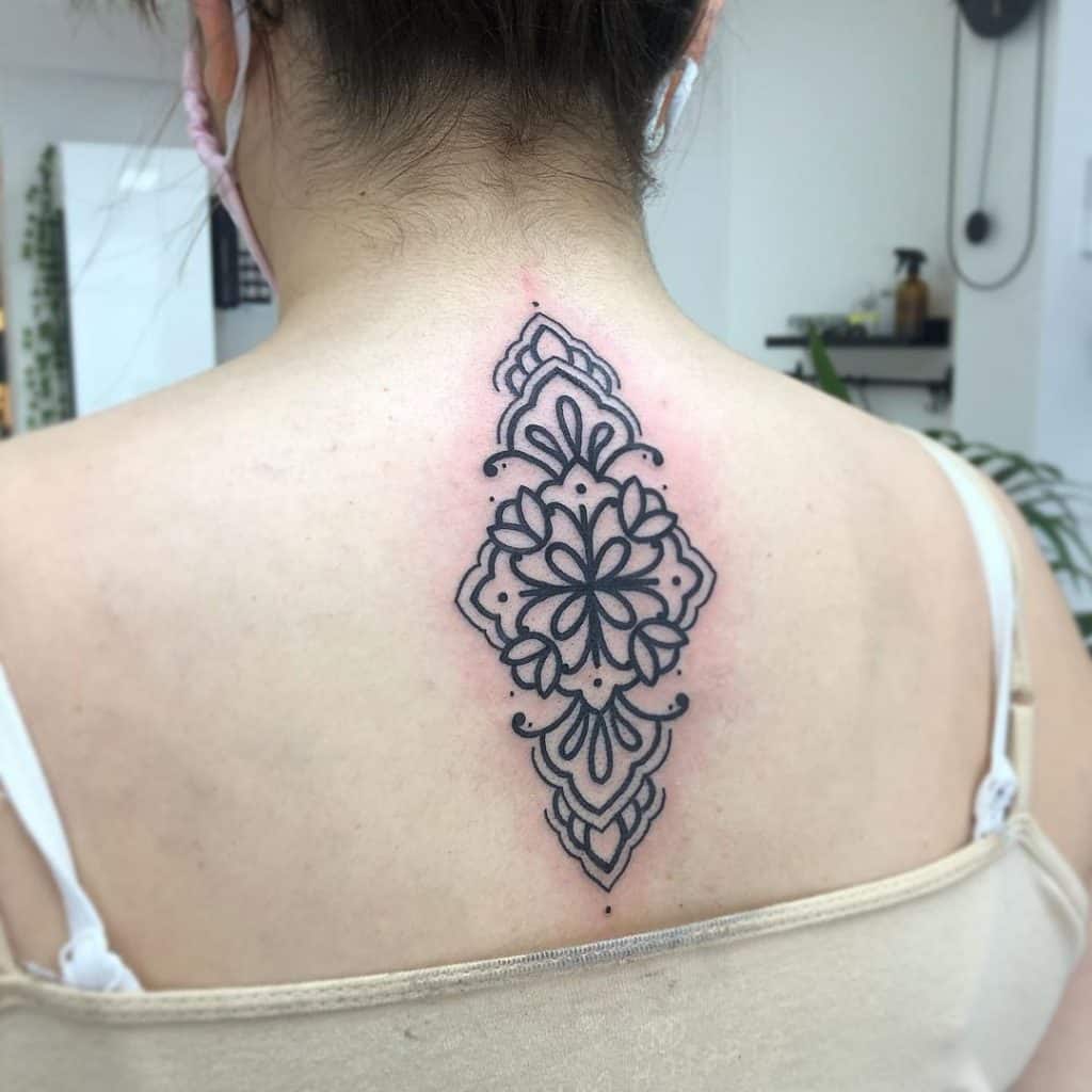 Tatuajes en la espalda que envejecen bien 1