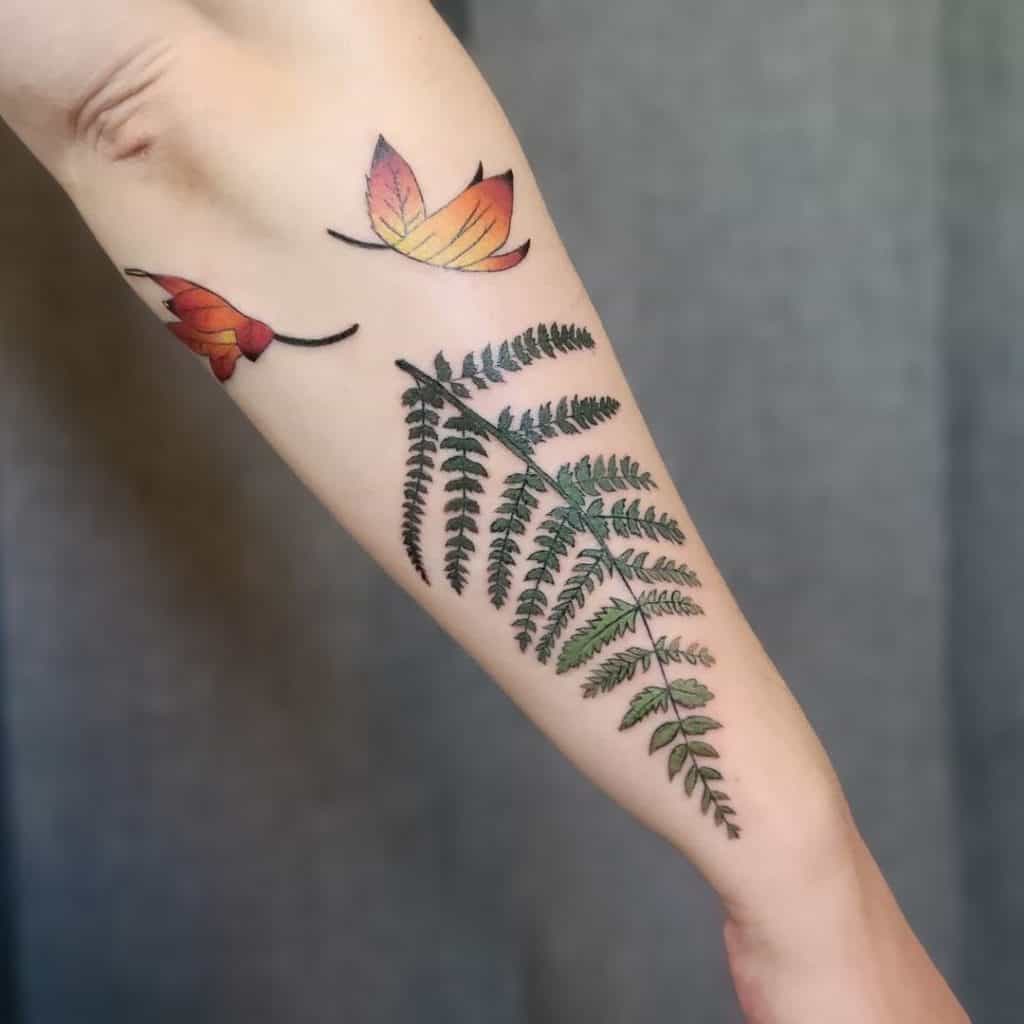 Diseño de brazo de tatuaje de helecho 