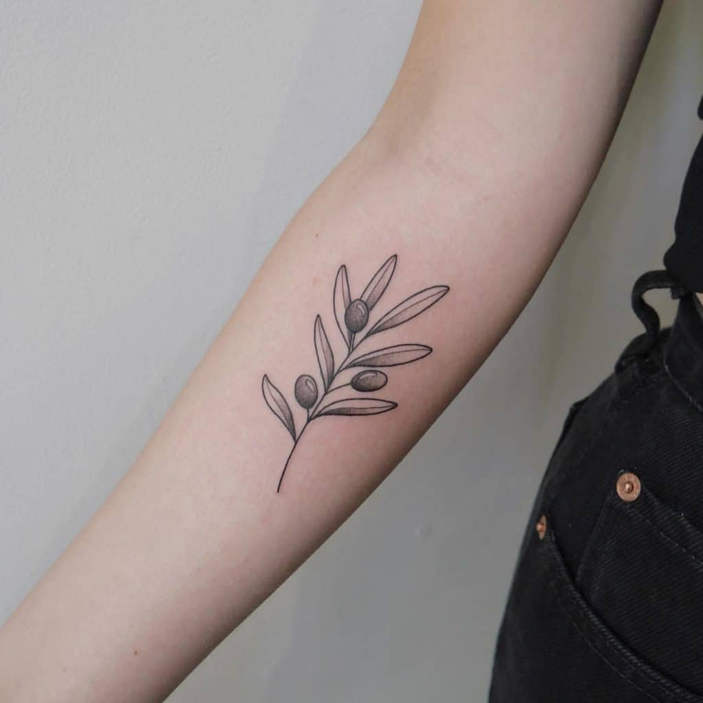 Tatuajes minimalistas de rama de olivo 1