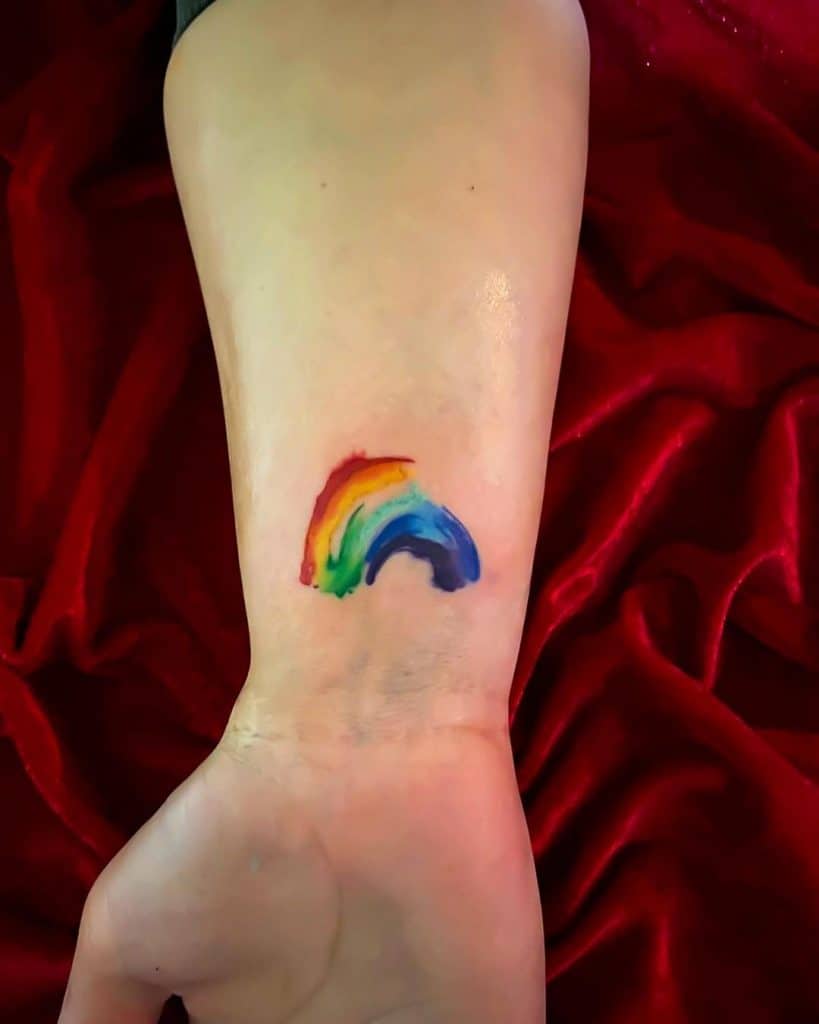 Tatuaje de arco iris de acuarela 
