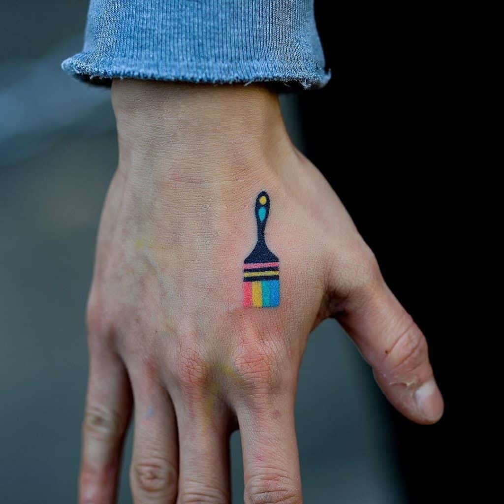 Rainbow Tattoo Pequeña idea sobre la mano