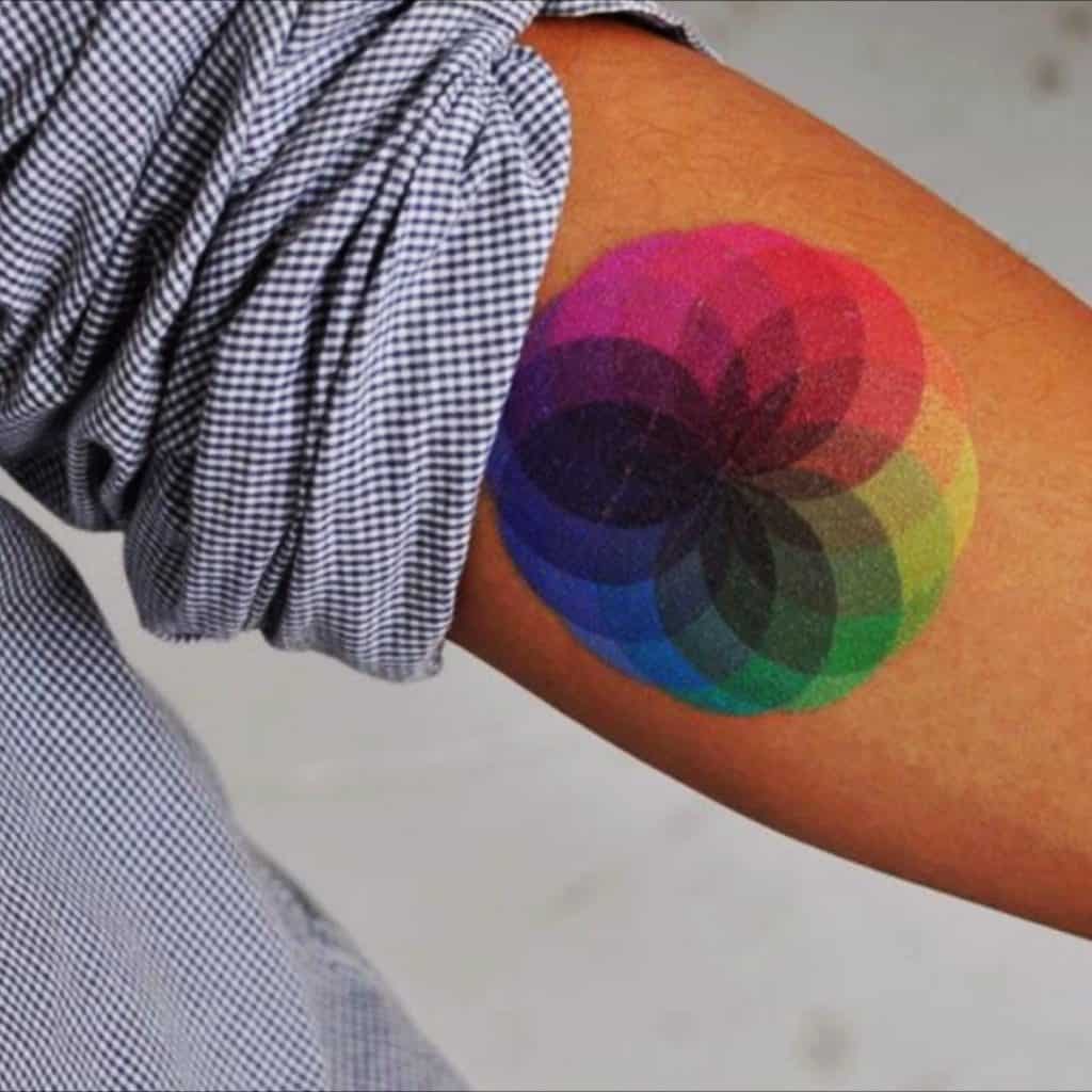 Diseño de círculo de tatuaje de arco iris de acuarela 
